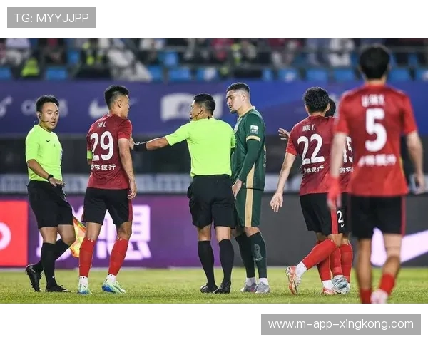 三镇门将失误送礼?青岛海牛主场收获三分,送亚泰提前一轮降级! 三镇门将失误送礼?青岛海牛主场收获三分,送亚泰提前一轮降级!