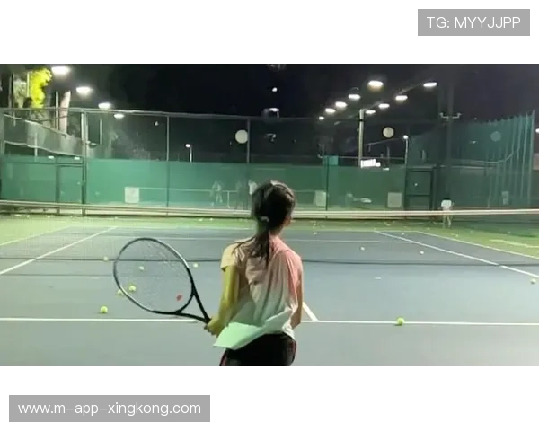 网球职业选手发球上旋训练加强:提升发球技巧,制胜赛场 网球职业选手发球上旋训练加强:提升发球技巧,制胜赛场